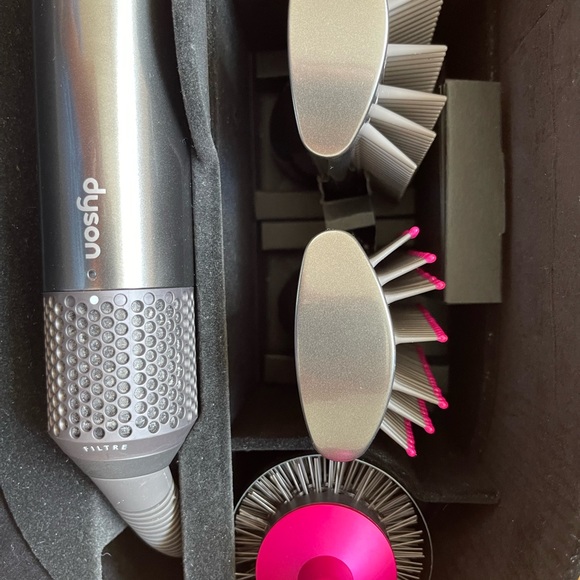 Dyson - Picture 7 of 8